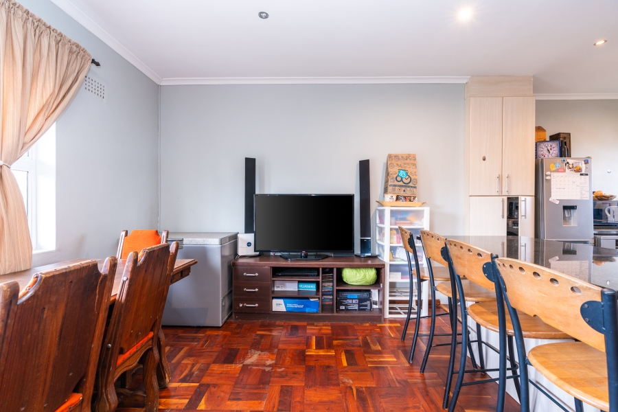 To Let 1 Bedroom Property for Rent in Pinelands Western Cape